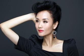 李颖个人资料身高,身材高挑的职场精英