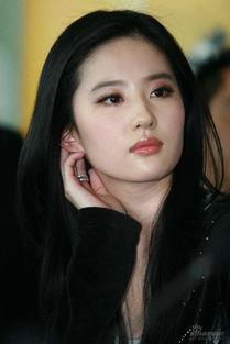 刘亦菲全家照片,美丽基因传承，幸福家庭画面温馨